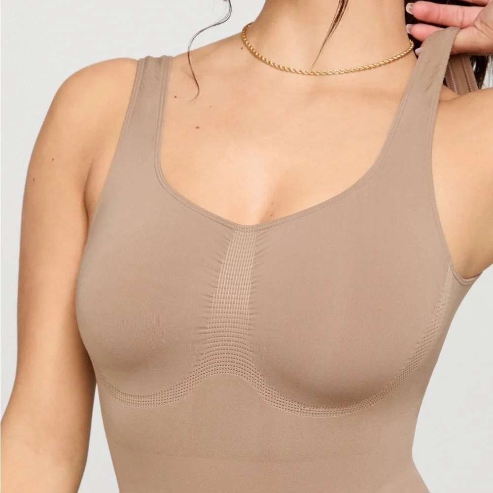 Fabletics Yitty Nearly Naked Shapewear Mid Thigh Bodysuit Sz Medium / Large